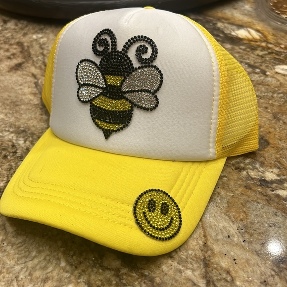 Rhinestone crystal bee smiley face trucker hat - Picture 2 of 5